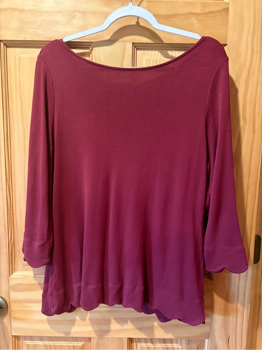 41 Hawthorn Claudess Scallop Back Detail Knit Top Burgundy Size XL